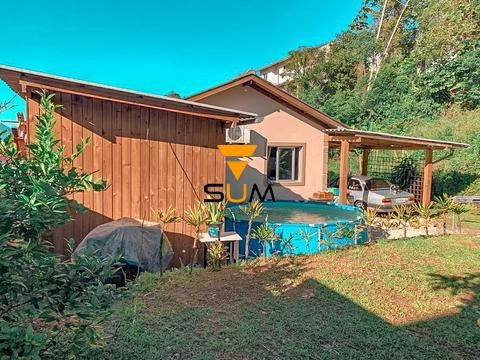 Venda | Casa com 46,40 m² | 2 dormitório(s) | 1 banheiro | 2 vaga(s) de garagem. Forquilhas, São José-SC