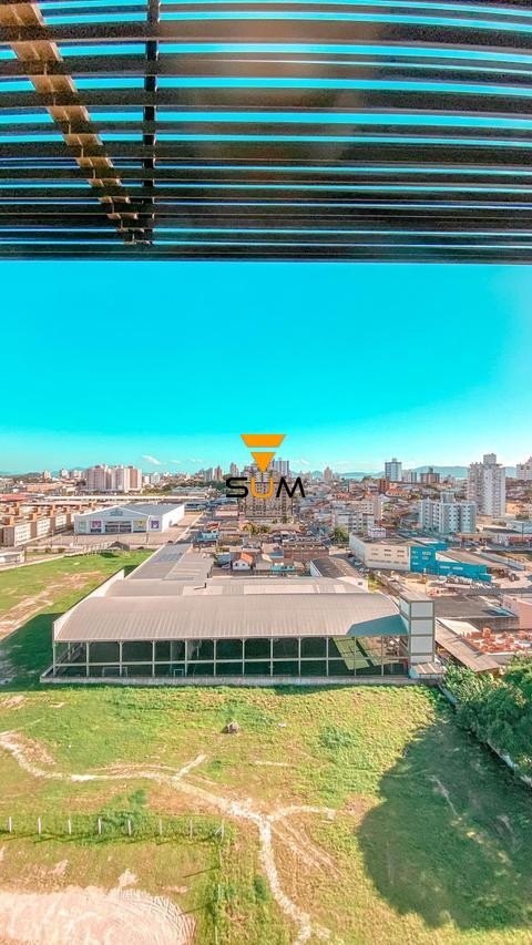 Sala no Centro Comercial Terra Firme em Barreiros em São José/SC | Sala comercial ampla | Inquilino quer permanecer no imóvel | Oportunidade de investimento