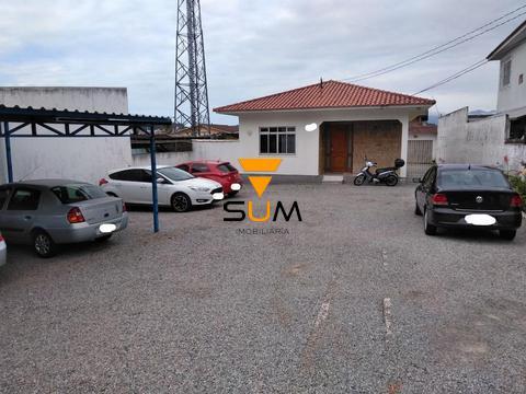 Venda | Casa com 120,00 m² | 3 dormitórios | 2 banheiros | 13 vagas de garagem | Forquilhinhas, São José-SC