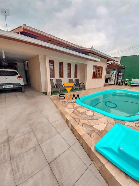 Venda | Casa com 185,00 m² | 4 dormitórios, sendo um suíte | 7 vagas de garagem | Praia João Rosa, Biguaçu-SC