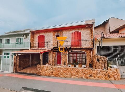 Casa no Bairro Bela Vista em São José/SC | 6 dormitórios sendo uma suíte | Salão de festas com churrasqueira